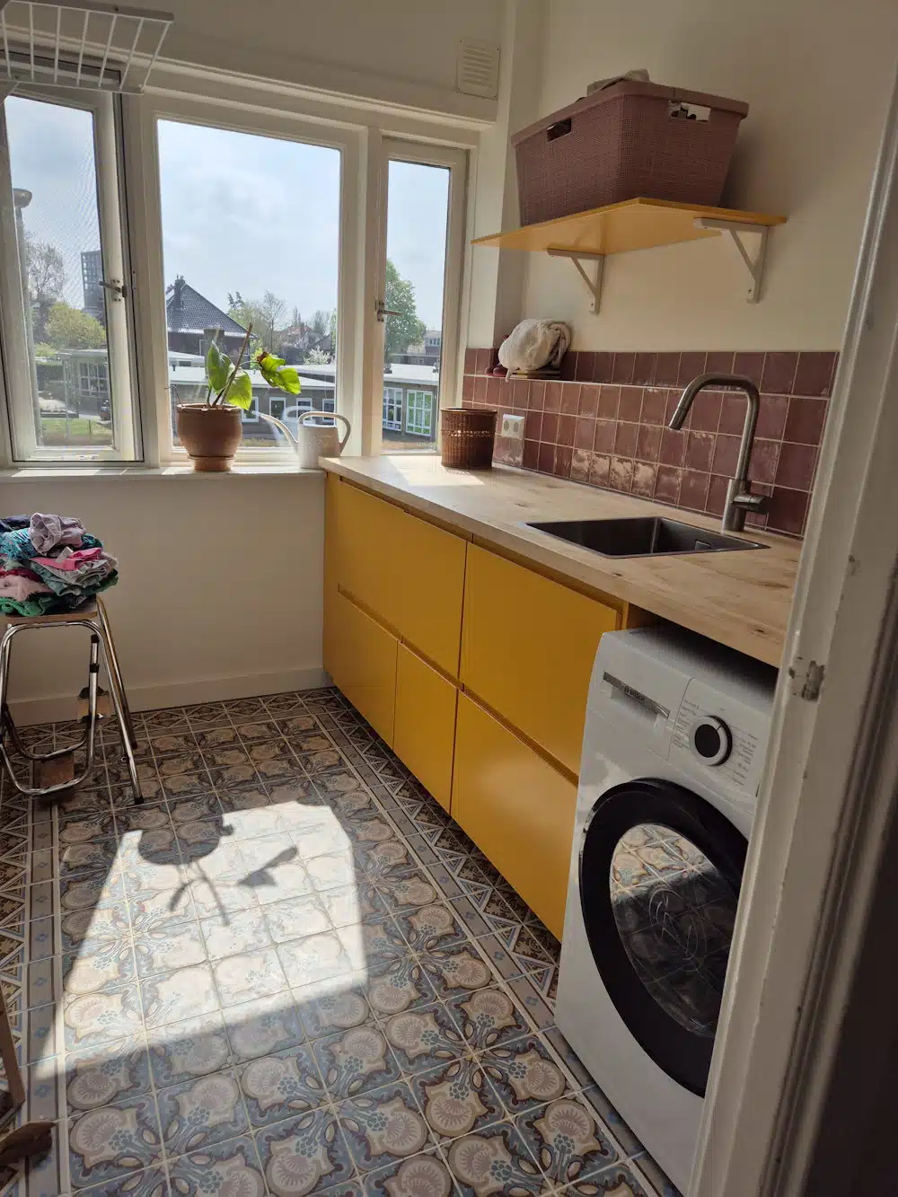 IKEA Voxtorp keukenfronten gespoten in Turmeric zijdeglans