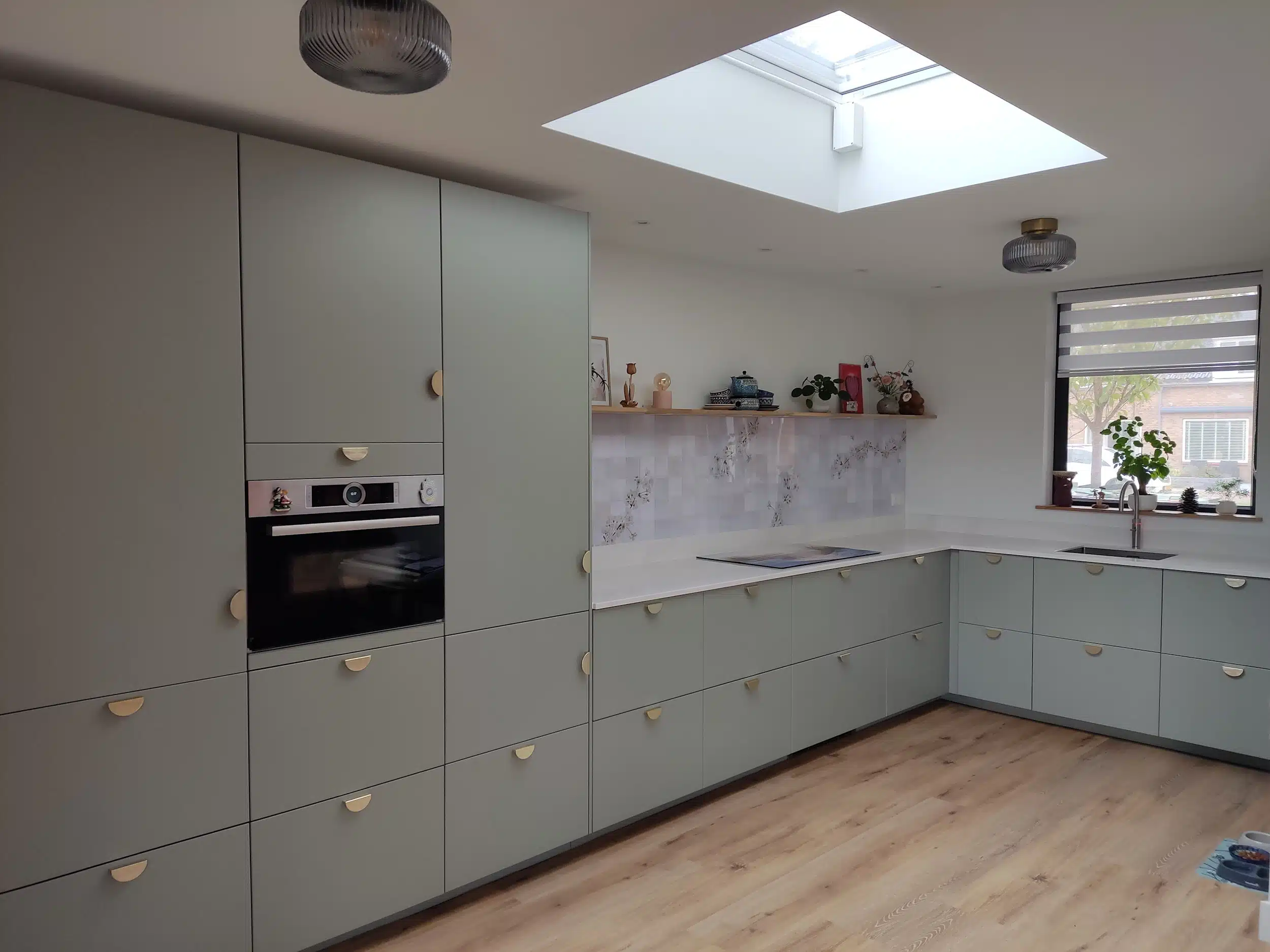 IKEA Veddinge keuken professioneel gespoten in Farrow & Ball 25 Pigeon mat