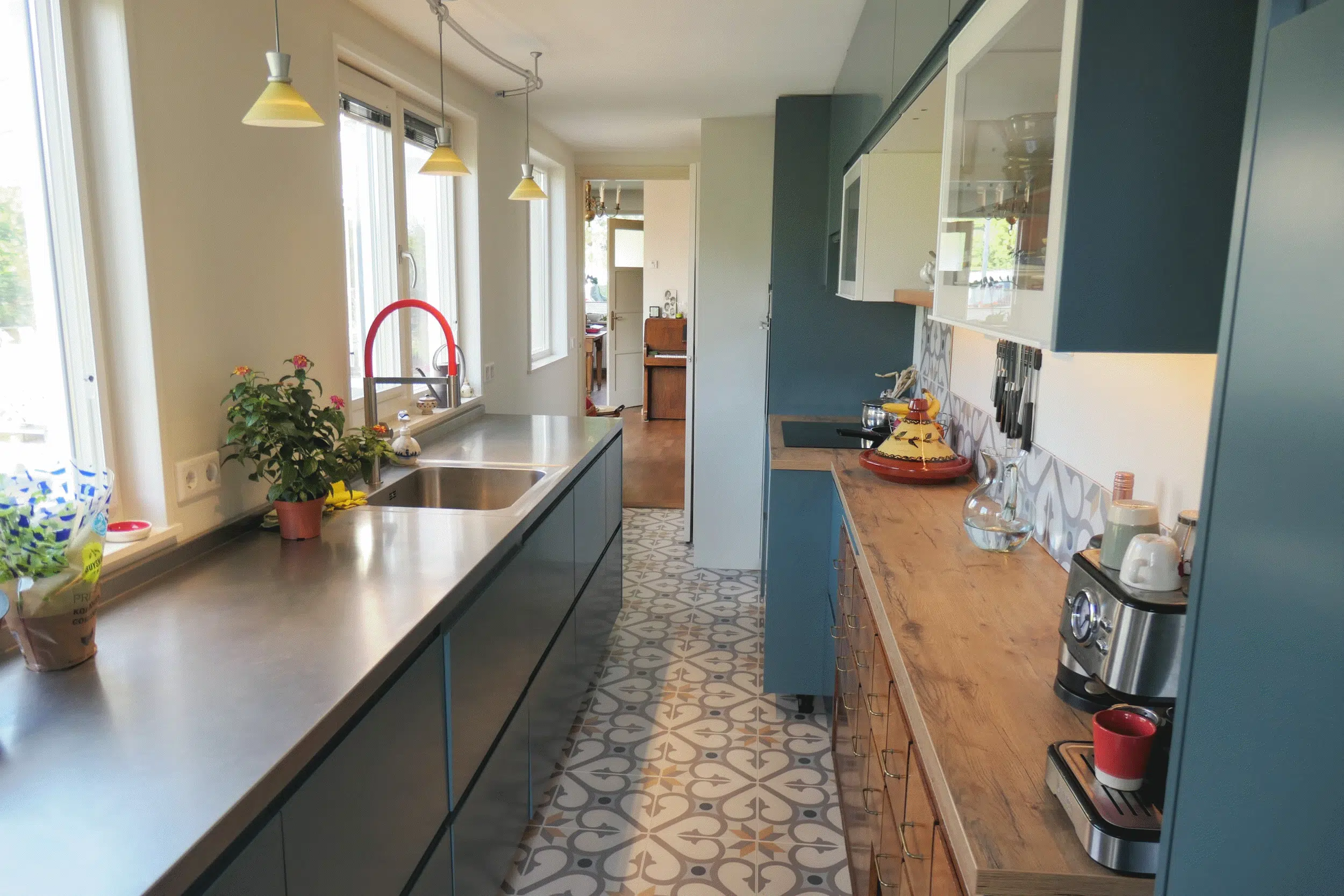 IKEA Voxtorp keuken professioneel gespoten in Farrow & Ball 289 Inchyra Blue zijdeglans
