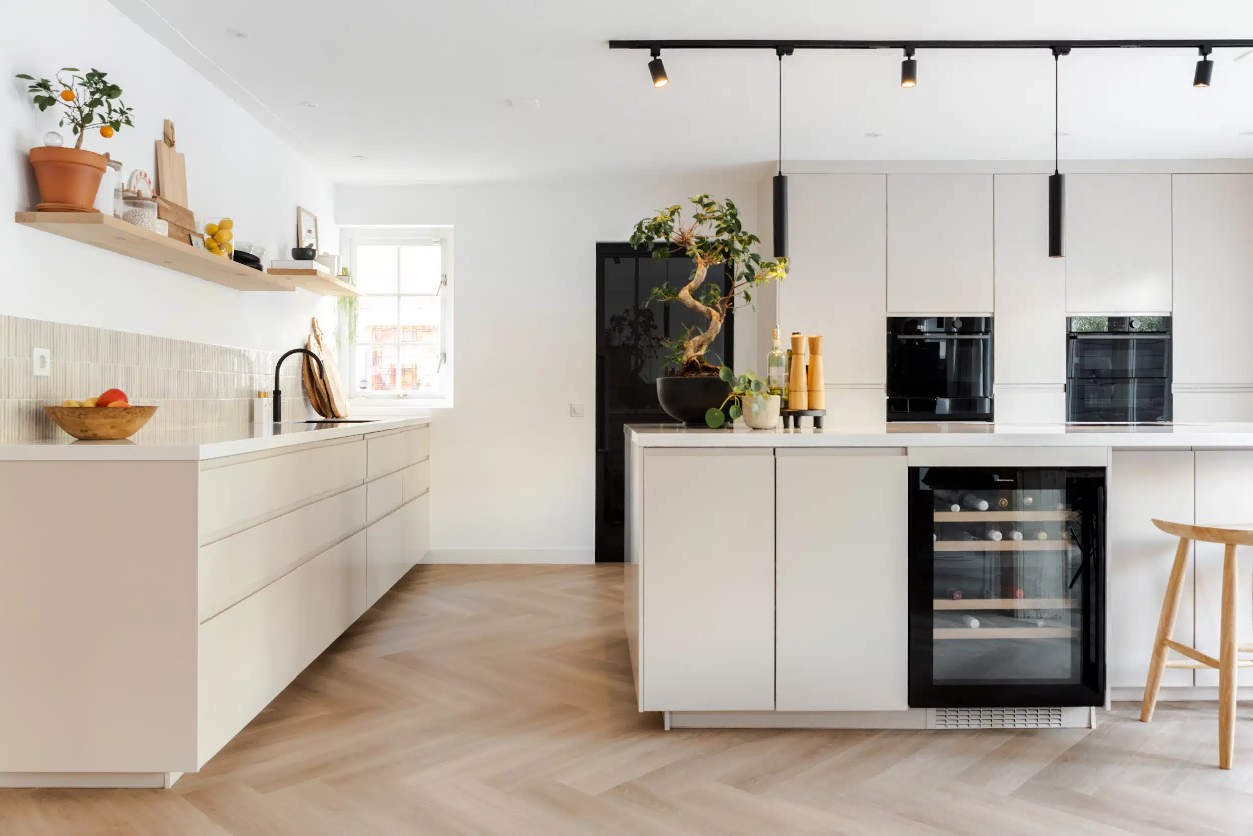 IKEA Voxtorp keuken professioneel gespoten in Lab Paint Mushroom 287 zijdeglans