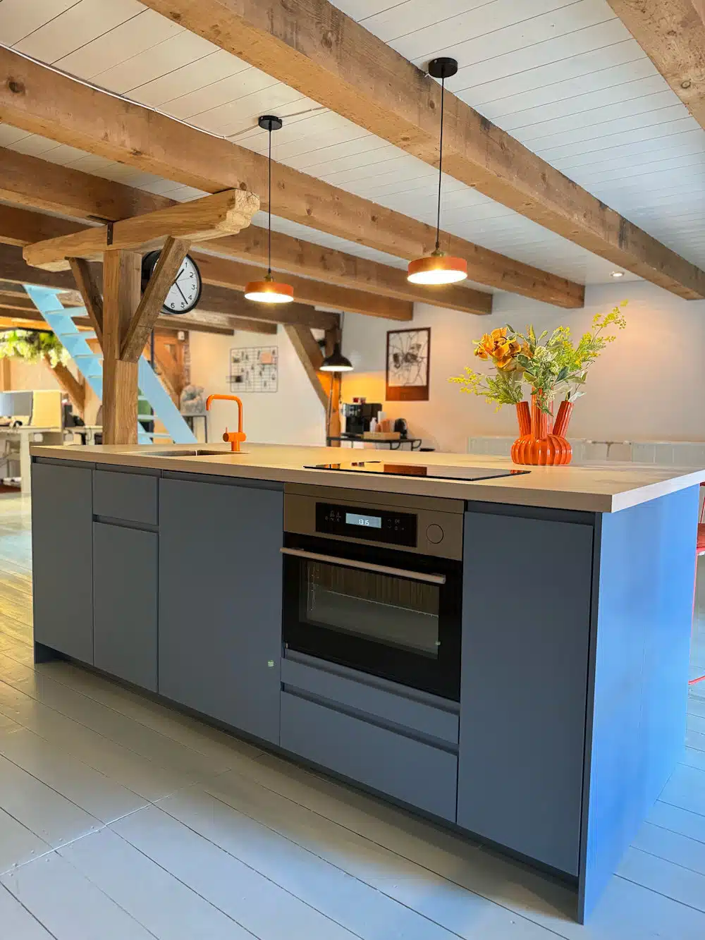 IKEA Voxtorp keuken professioneel gespoten in Little Greene 206 Tivoli mat